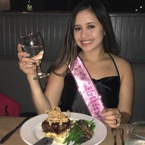 Meet your Posher, Jjuana